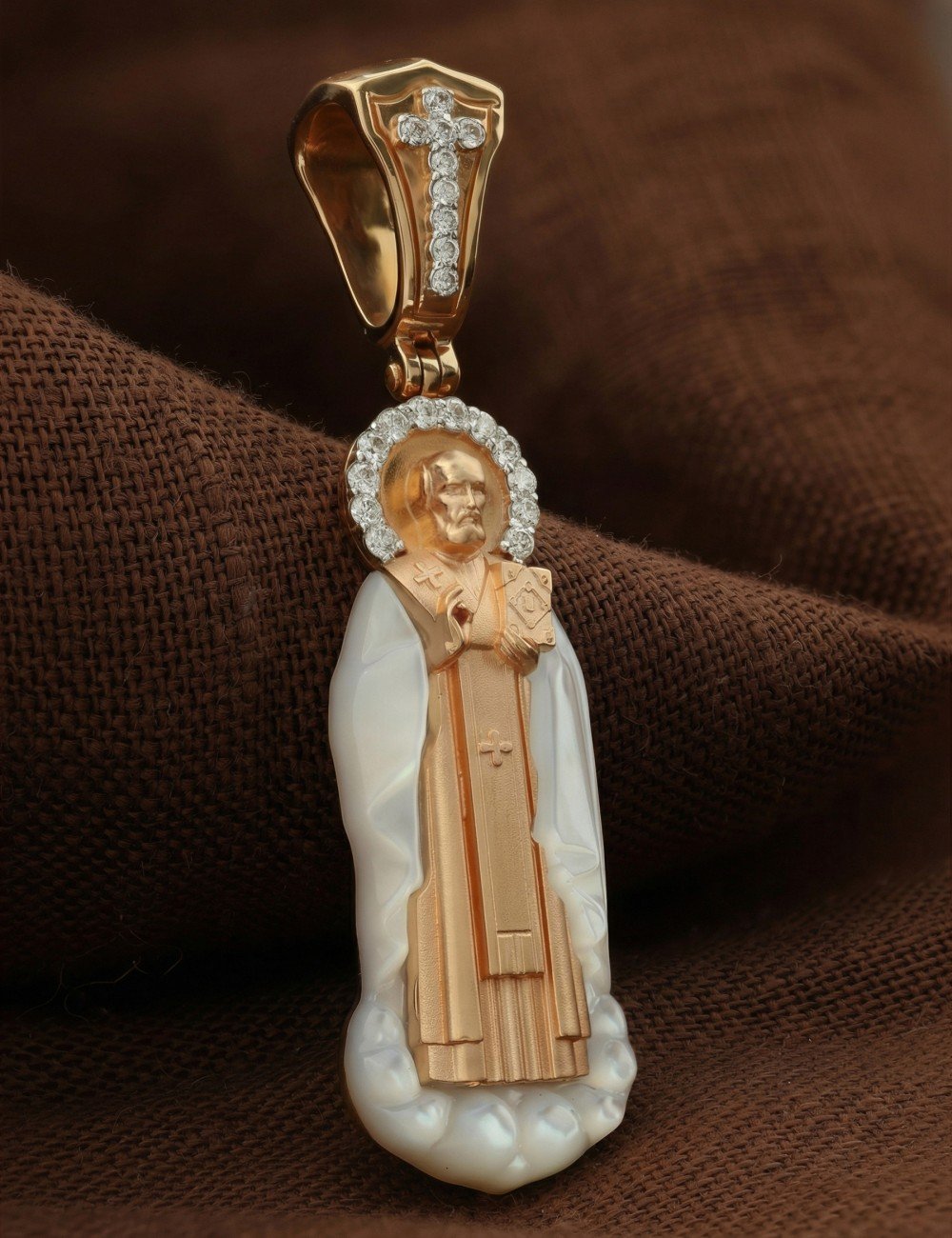 Образок из золота c бриллиантами и перламутром