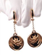 Серьги из золота c эмалью и ониксом