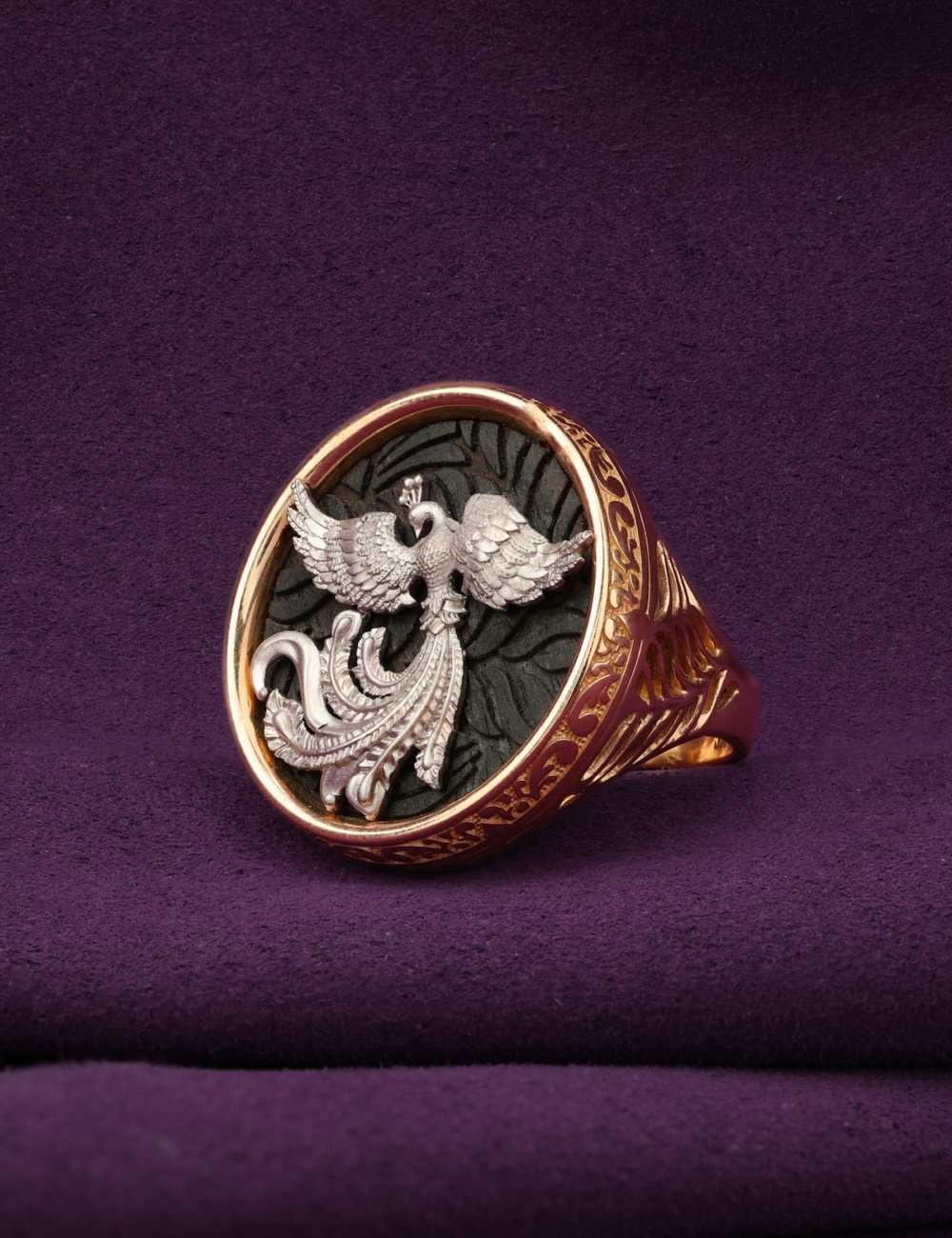 Кольцо из золота c эбеновым деревом