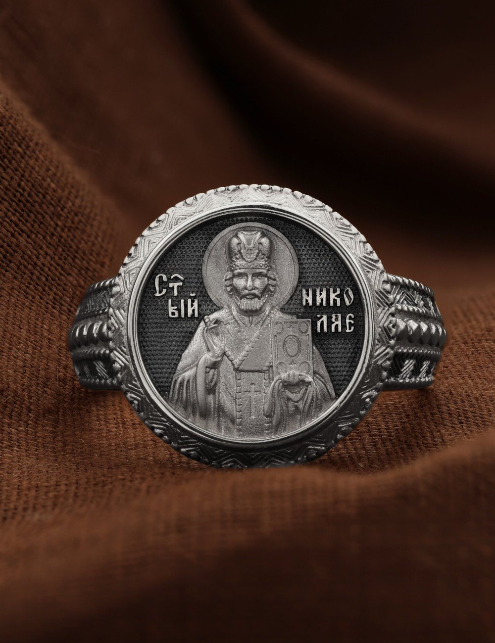 Кольцо из белого золота