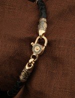 Браслет из золота c кожаным шнурком