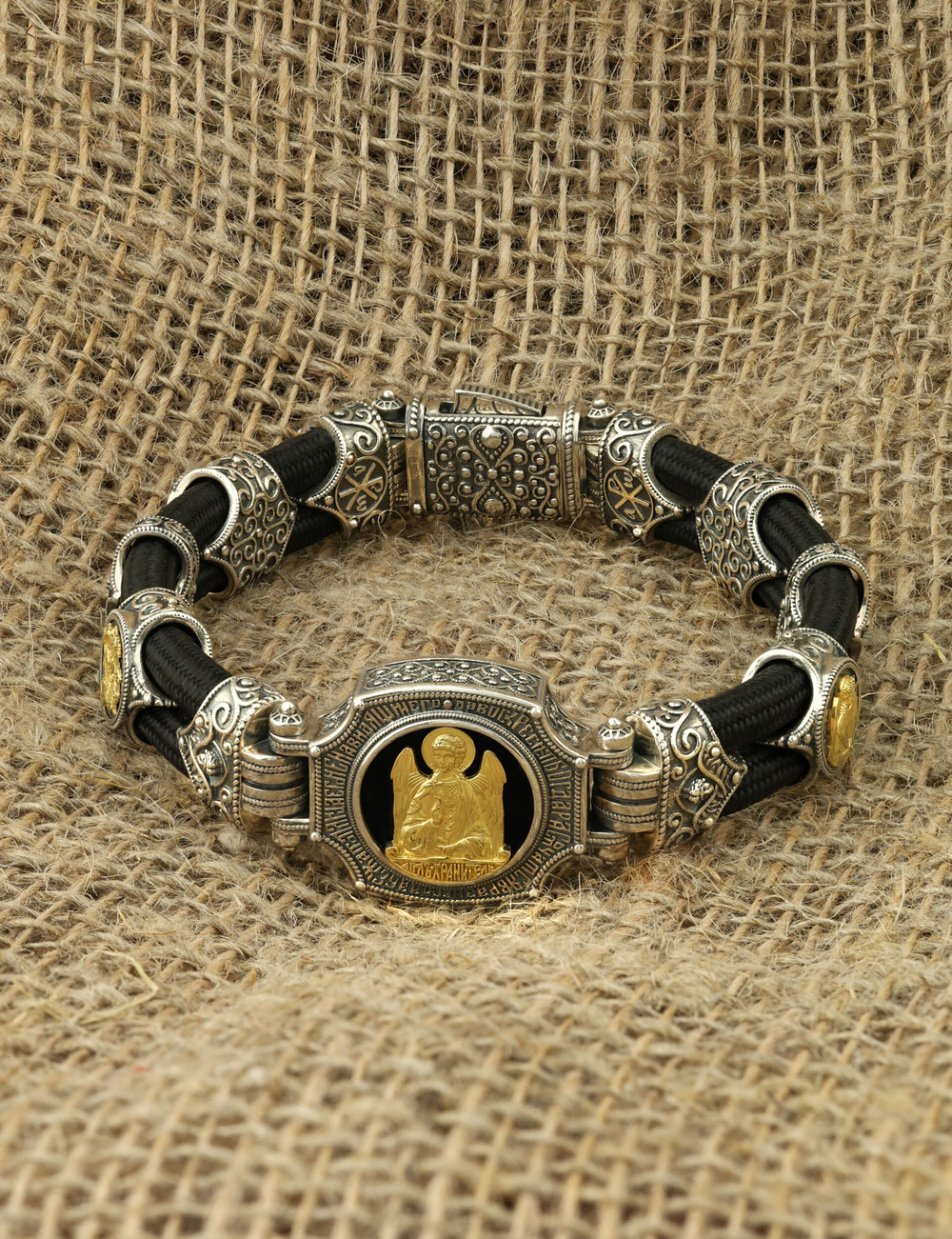 Браслет из серебра 925 пробы и золота 750 пробы c ониксом и шёлковым шнурком