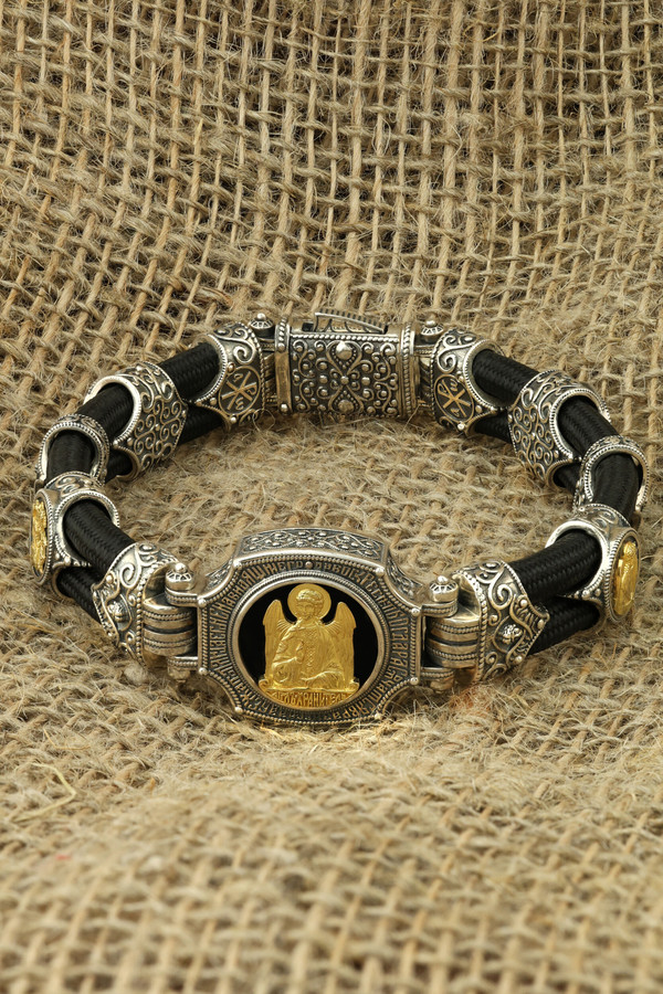 Браслет из серебра 925 пробы и золота 750 пробы c ониксом и шёлковым шнурком