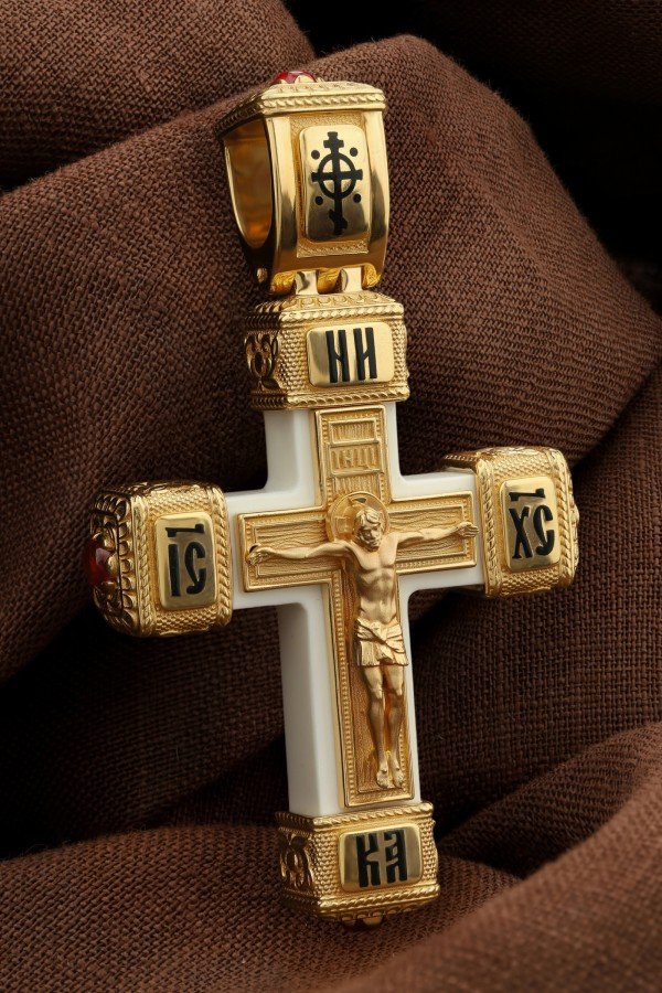 Крест из лимонного золота c эмалью, рубином и бивнем мамонта