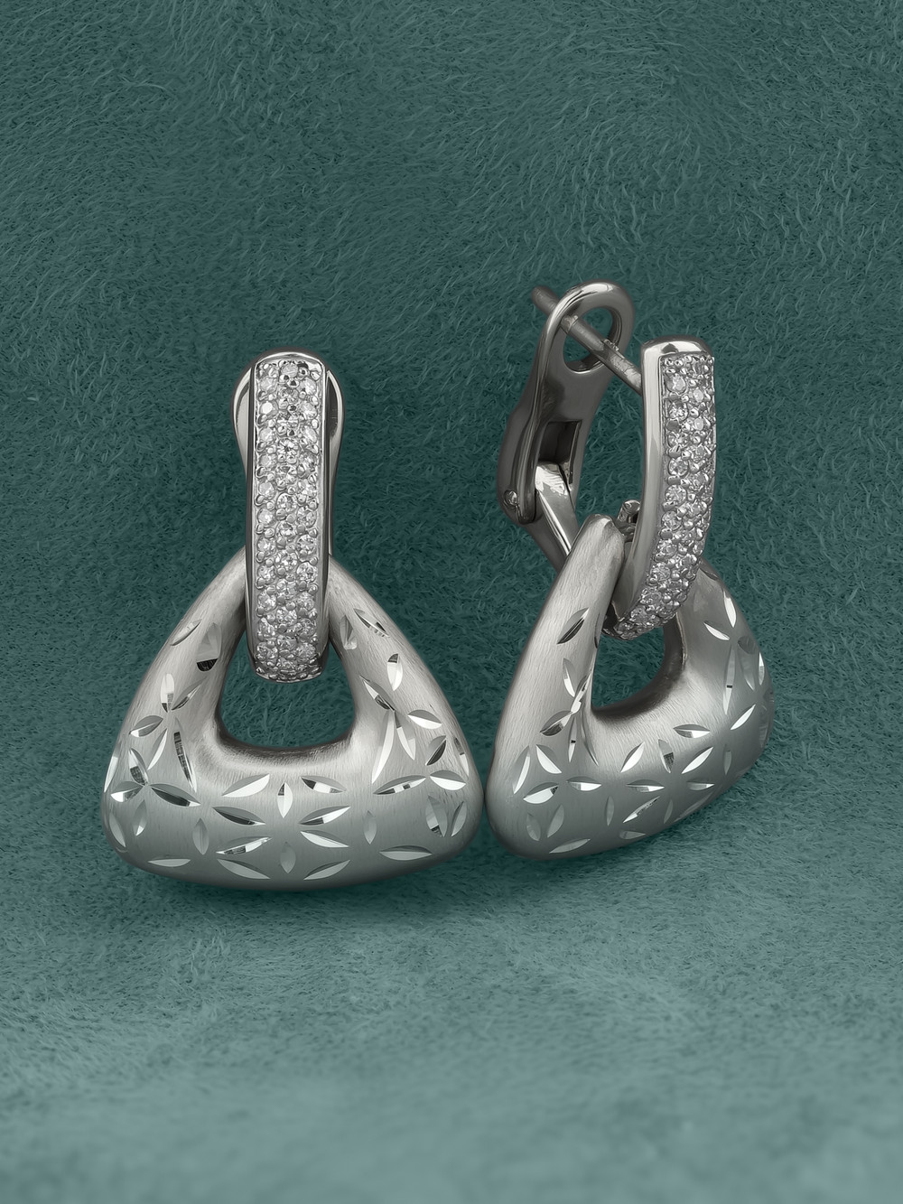 Серьги из белого золота 585 пробы c бриллиантами