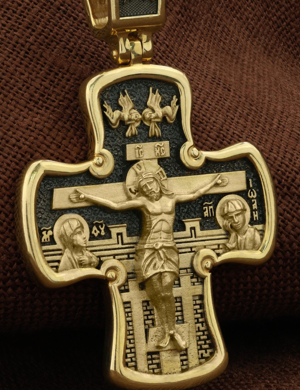 Крест из лимонного золота