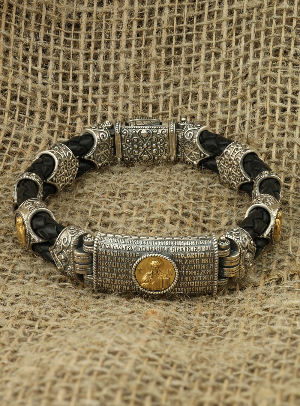 Браслет из серебра 925 пробы и золота 750 пробы c кожаным шнурком