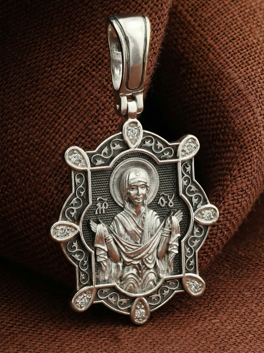 Нательная икона из белого золота 585 пробы c бриллиантами