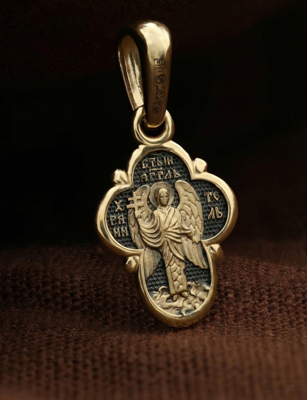 Крест из лимонного золота