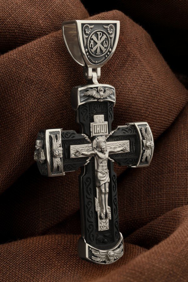 Крест из белого золота c эбеновым деревом