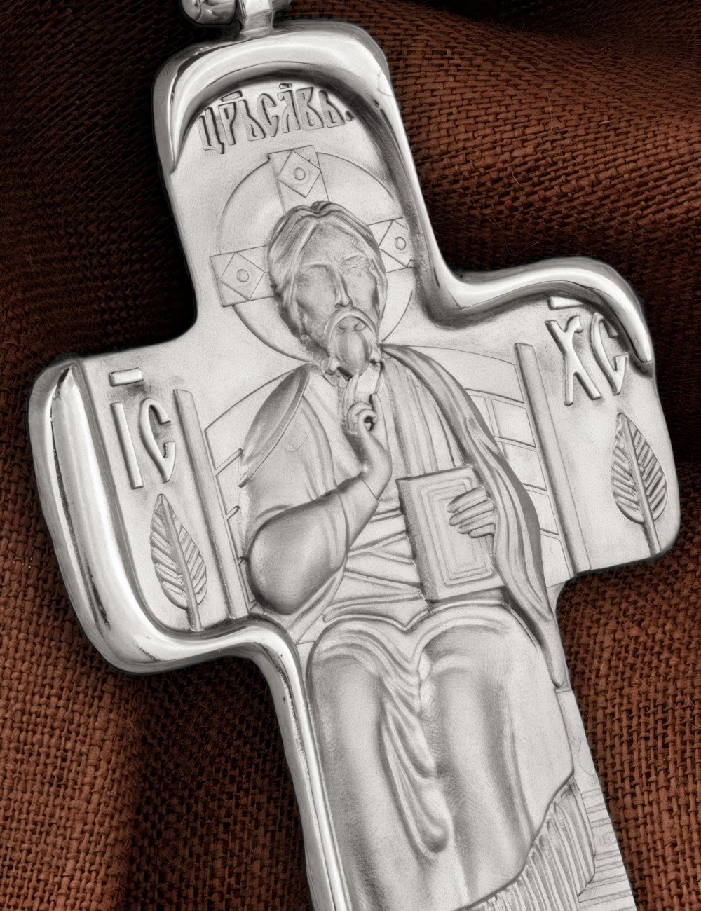 Крест из белого золота