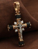 Крест из золота c жемчугом и ониксом