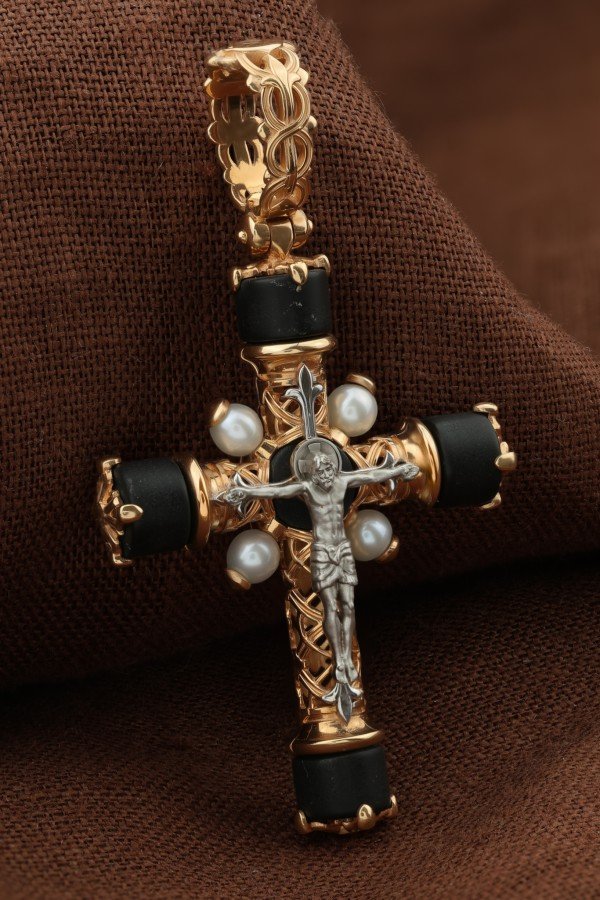 Крест из золота c жемчугом и ониксом
