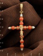 Крест из лимонного золота c жемчугом и кораллом