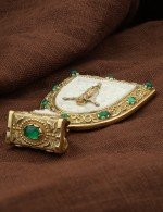 Образок из лимонного золота c эмалью, хризопразом и бивнем мамонта