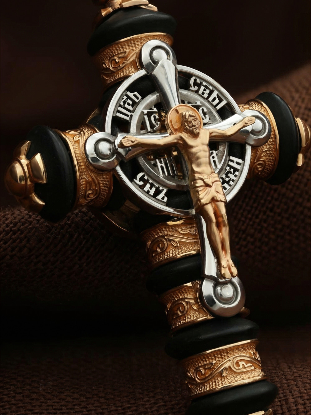 Крест из красного золота 585 пробы c ониксом