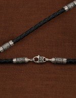 Гайтан из белого золота c кожаным шнурком