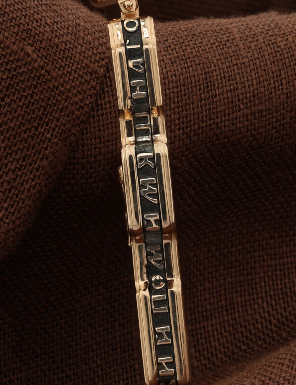 Крест из золота c ониксом