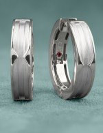 Серьги из белого золота c рубином