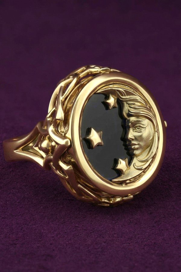 Кольцо из лимонного золота c ониксом и перламутром