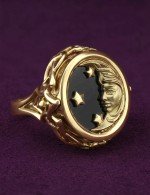 Кольцо из лимонного золота c ониксом и перламутром