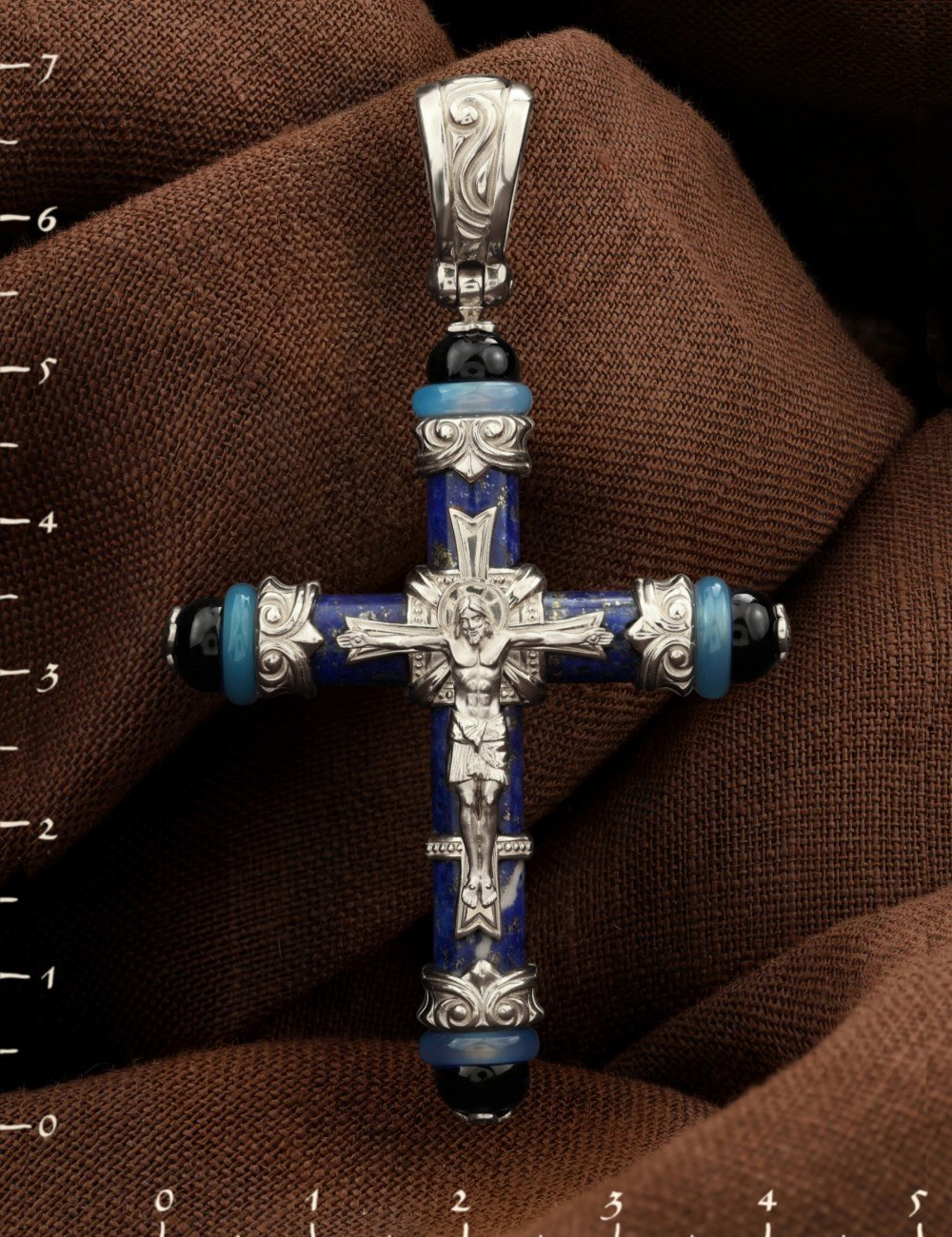 Крест из белого золота c ониксом, агатом и лазуритом