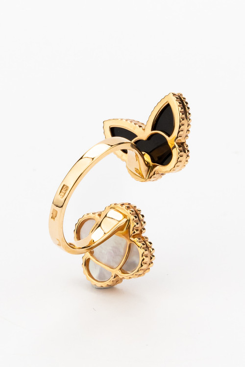 Кольцо из красного золота 585 пробы c ониксом и перламутром