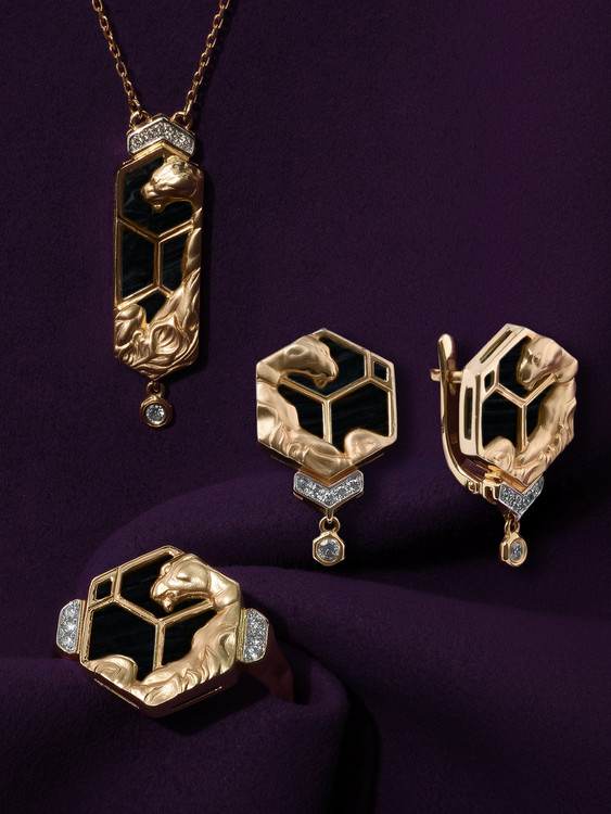 Кольцо из красного золота 585 пробы c бриллиантами и ониксом