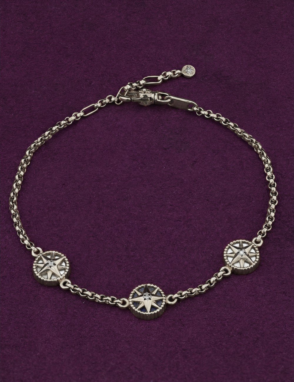 Браслет из белого золота c бриллиантами, лазуритом и перламутром