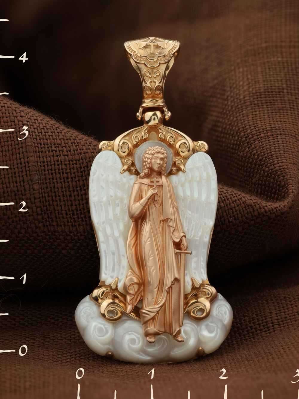 Нательная икона из красного золота 585 пробы c перламутром