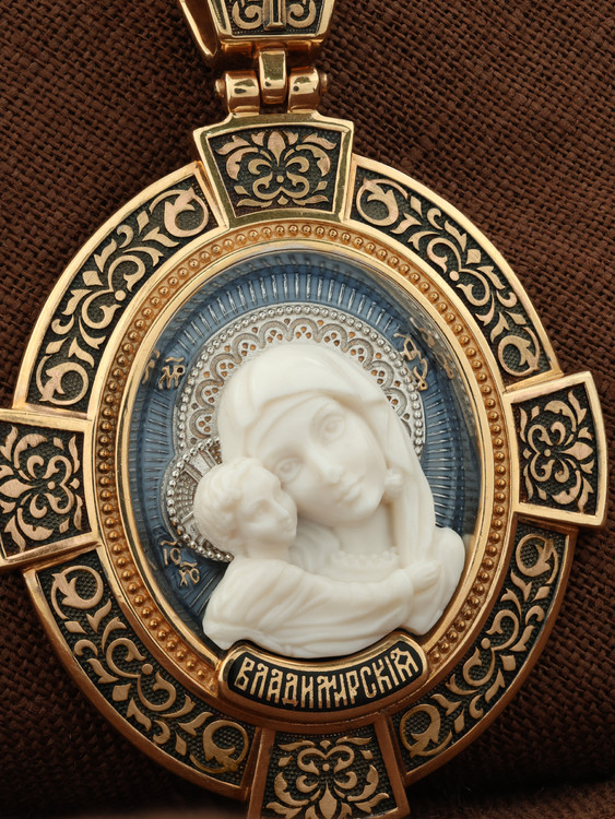 Нательная икона из красного золота 585 пробы c эмалью и бивнем мамонта
