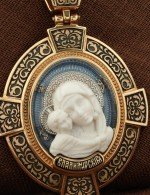 Образок из золота c эмалью и бивнем мамонта