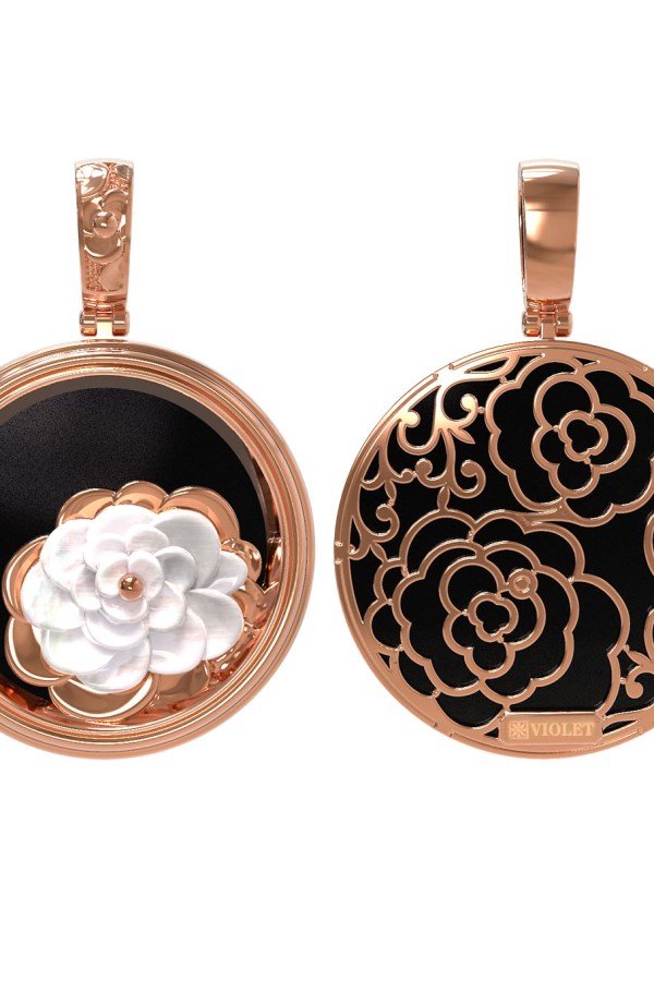 Подвеска из золота c ониксом и перламутром