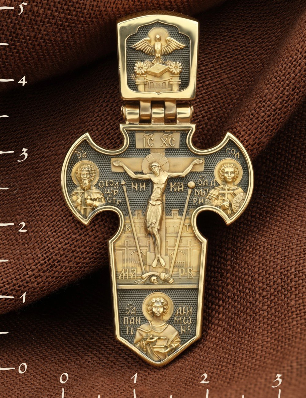 Крест из лимонного золота