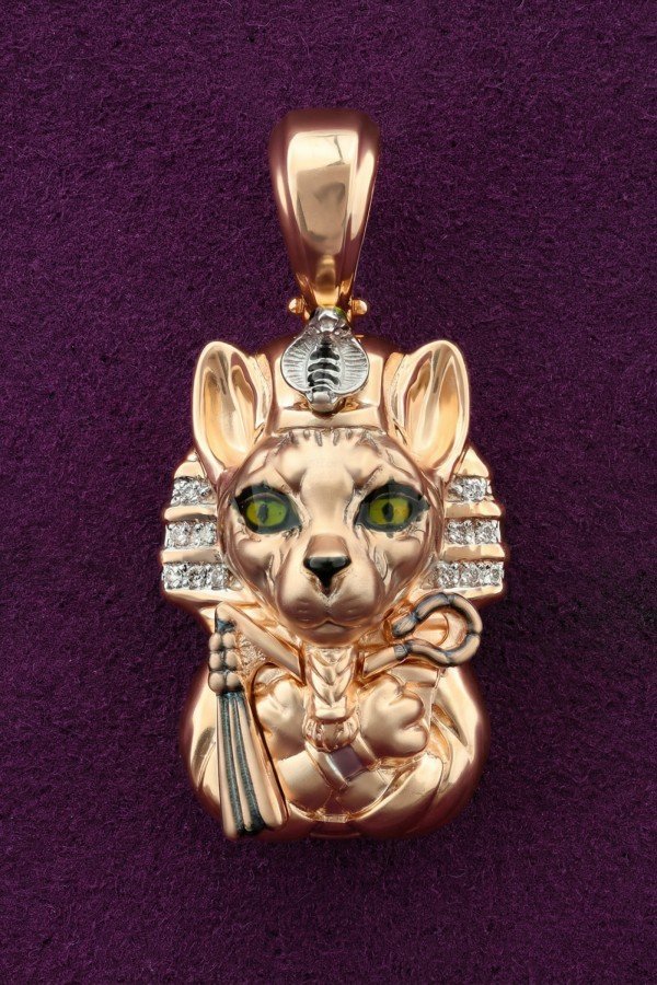 Подвеска из золота c эмалью, бриллиантами и рубином