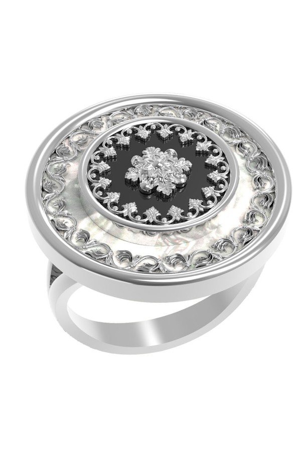 Кольцо из белого золота c ониксом и перламутром