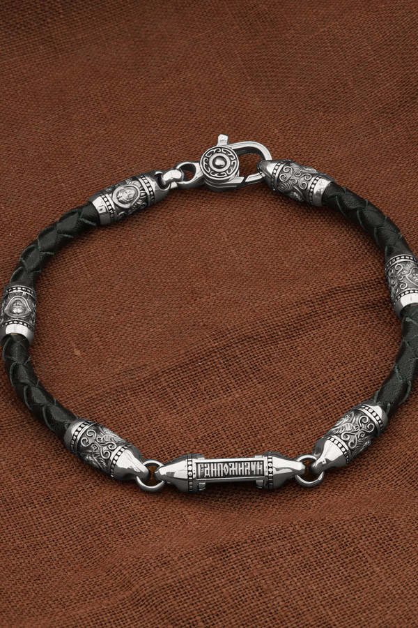 Браслет-шнурок из белого золота 585 пробы c кожаным шнурком и ониксом