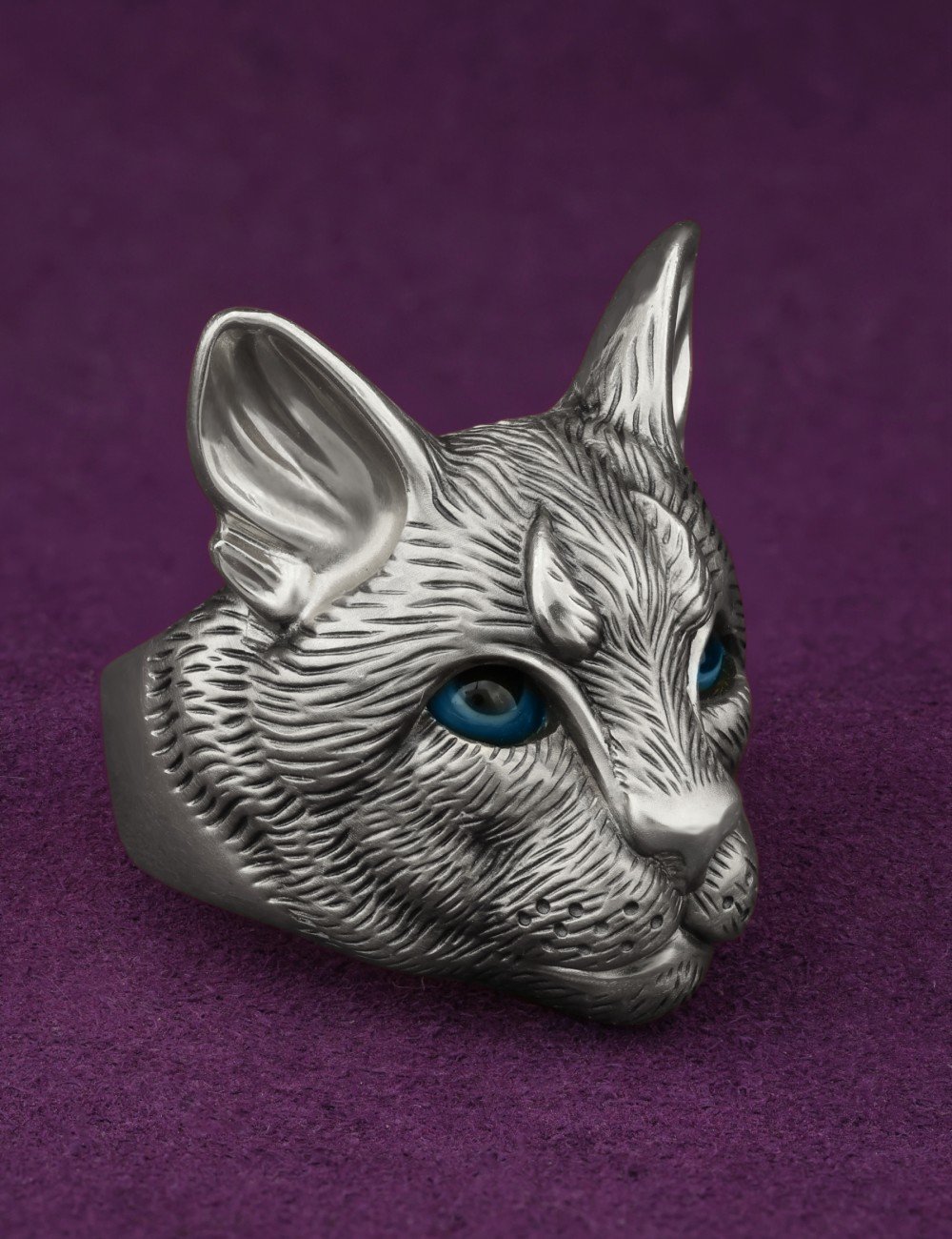 Кольцо из белого золота c эмалью