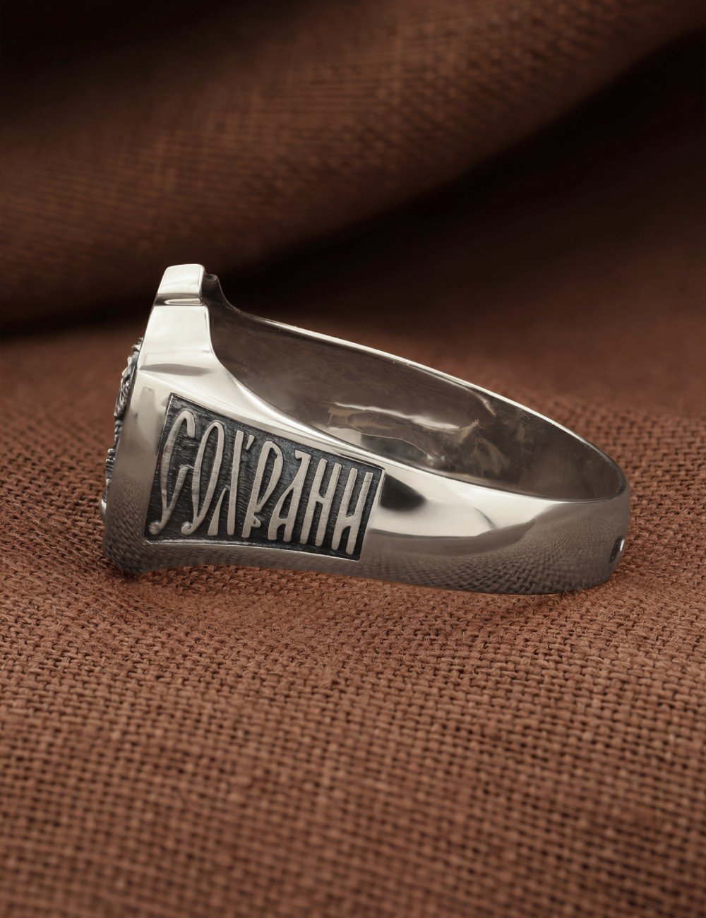 Кольцо из белого золота