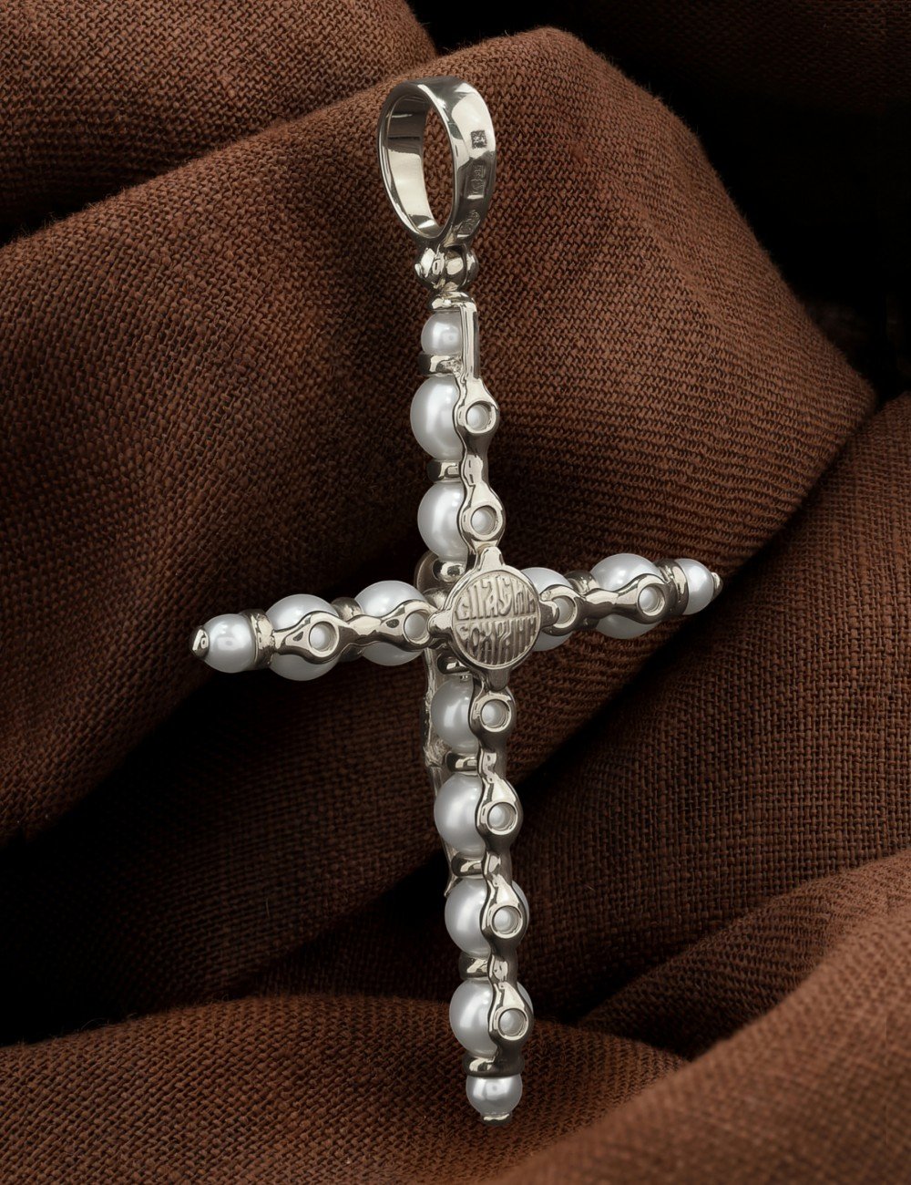 Крест из белого золота c жемчугом