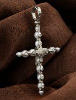 Крест из белого золота c жемчугом