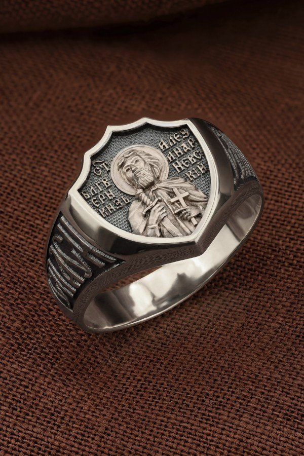 Кольцо из белого золота