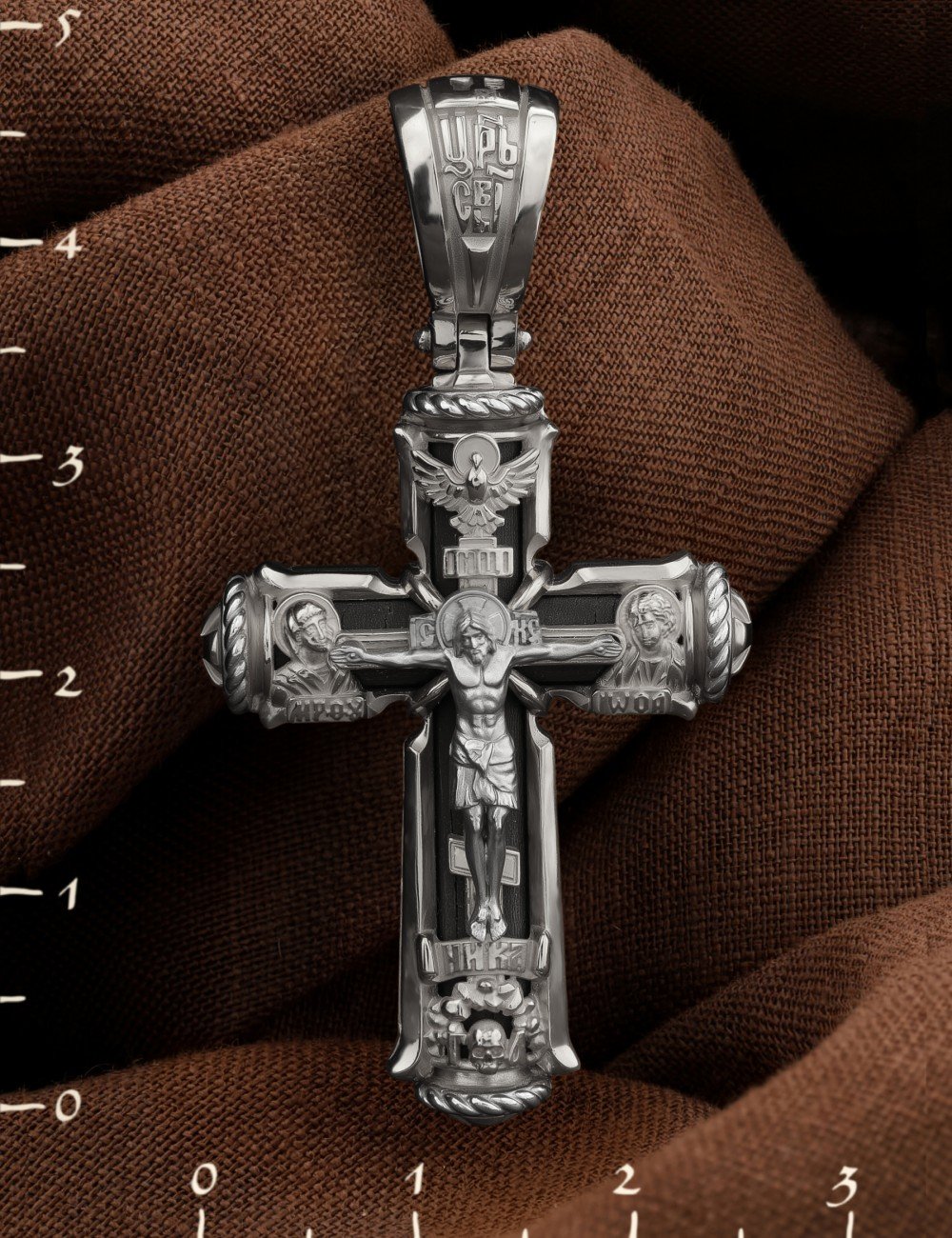 Крест из белого золота c эбеновым деревом