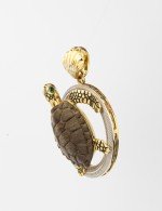 Подвеска из лимонного золота c эмалью и железным деревом