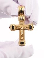 Крест из лимонного золота c эмалью, ониксом и деревом груши