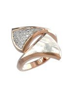 Кольцо из золота c бриллиантами и перламутром