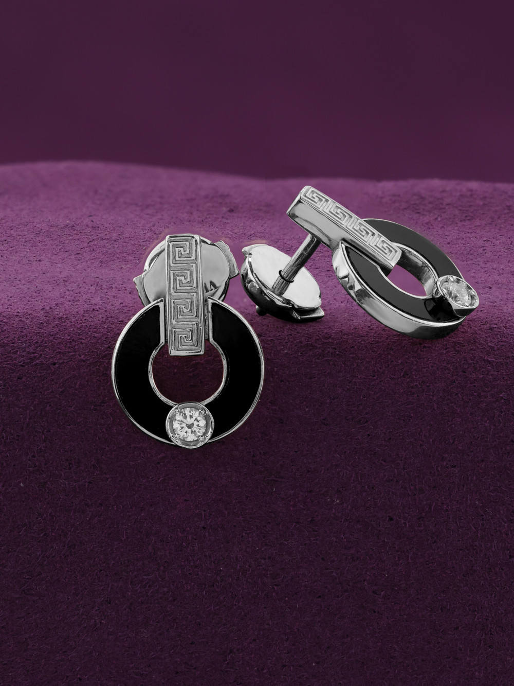 Серьги из белого золота 585 пробы c бриллиантами и ониксом