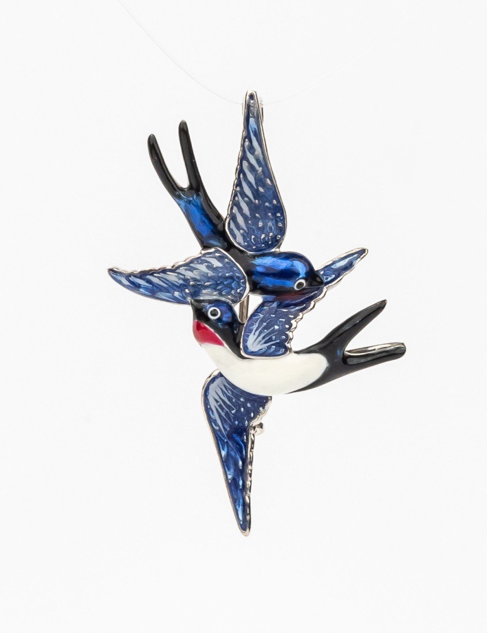 Брошь из белого золота c эмалью