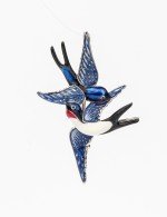 Брошь из белого золота c эмалью