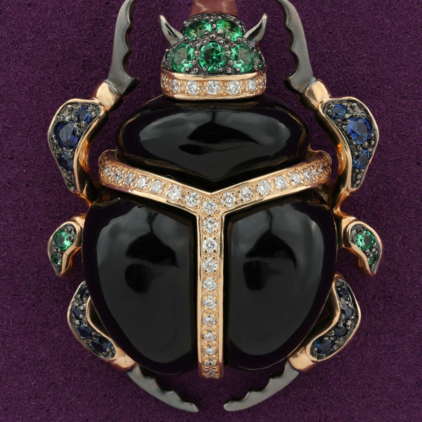 Подвеска из красного золота 585 пробы c бриллиантами, сапфиром, изумрудом и ониксом